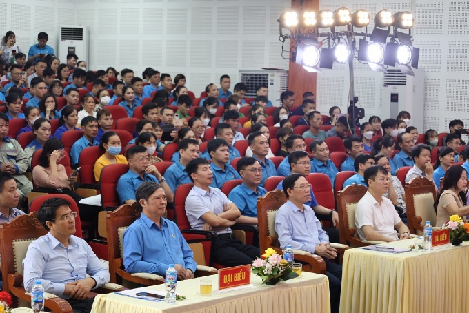Công nhân thuỷ nông Bắc Giang kiến nghị tiền lương phù hợp với nghề nặng nhọc, độc hại Công nhân thuỷ nông Bắc Giang kiến nghị tiền lương phù hợp với nghề nặng nhọc, độc hại