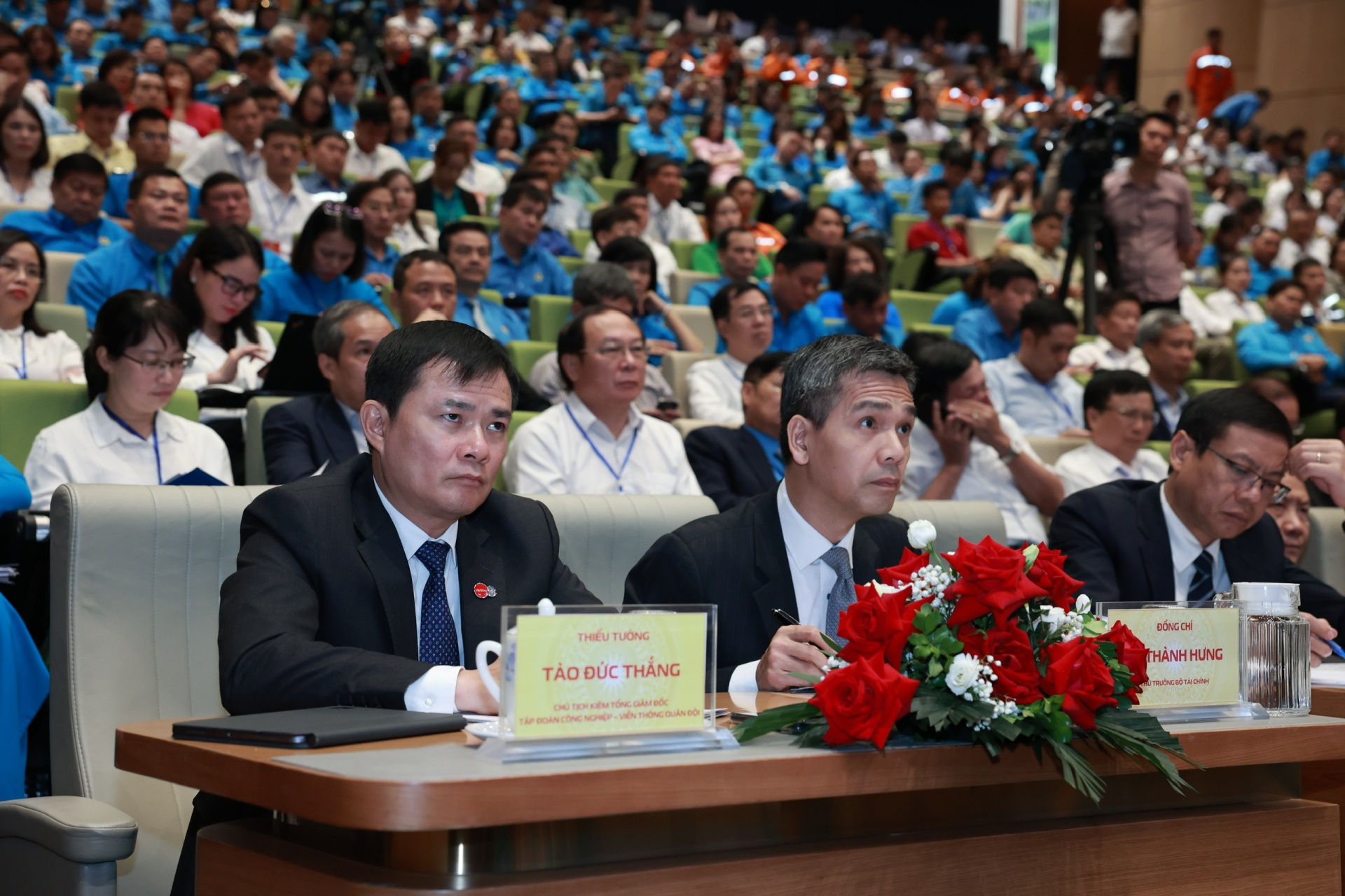Người lao động không thể ở mãi với công ty khi lương thấp Người lao động không thể ở mãi với công ty khi lương thấp