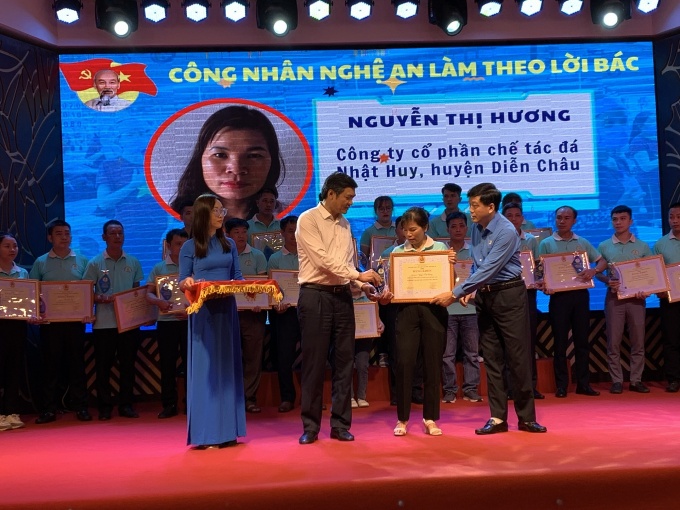 Niềm vui nhân đôi của người đảng viên trong Tháng Công nhân