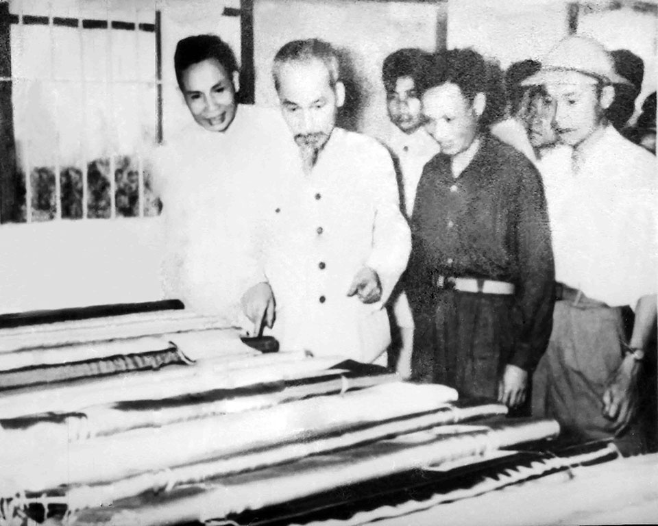 Vận dụng tư tưởng Hồ Chí Minh về công tác an toàn, vệ sinh lao động Vận dụng tư tưởng Hồ Chí Minh về công tác an toàn, vệ sinh lao động