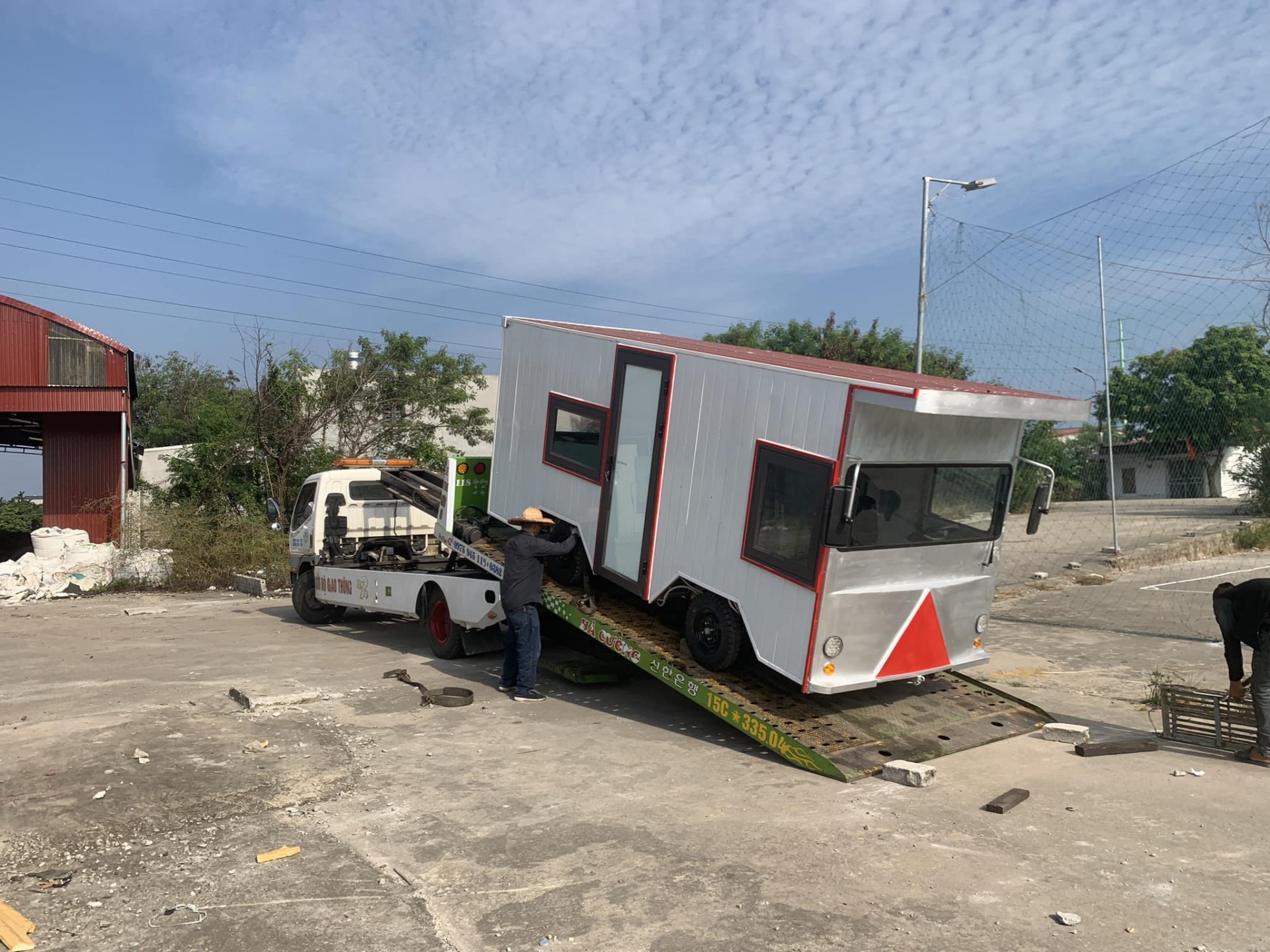 Thợ cơ khí Hải Phòng tự sản xuất hàng loạt ô tô điện, giá chỉ vài chục triệu đồng