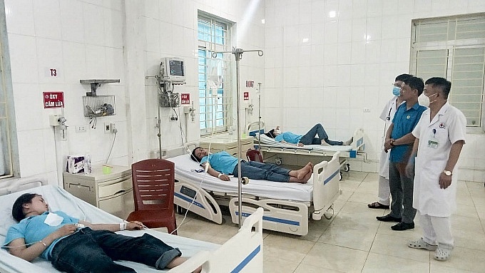 Phải công khai trên các phương tiện thông tin đại chúng Phải công khai trên các phương tiện thông tin đại chúng