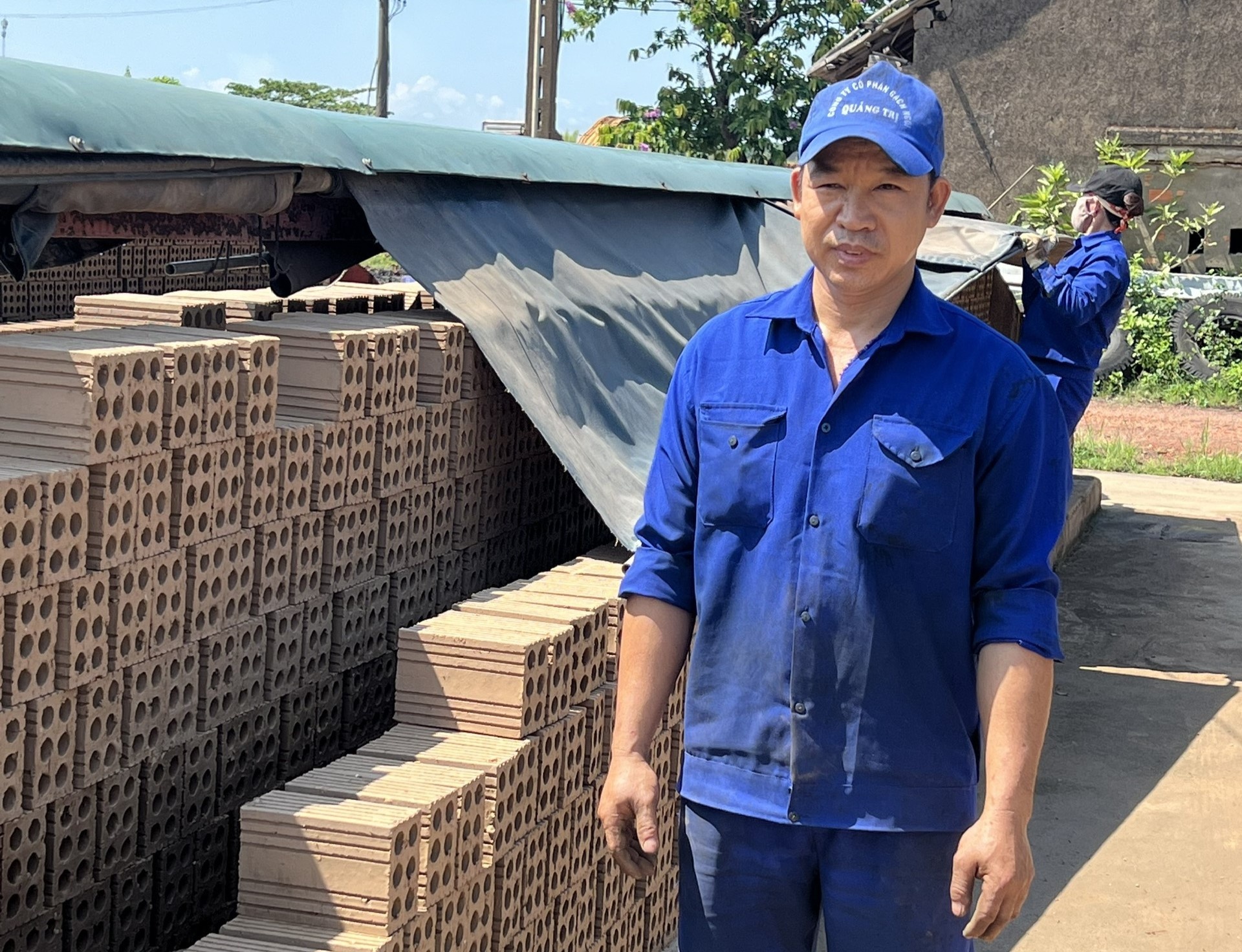 Anh Nguyễn Văn Phương - người tổ trưởng sở hữu nhiều “sáng kiến vàng” Anh Nguyễn Văn Phương - người tổ trưởng sở hữu nhiều “sáng kiến vàng”