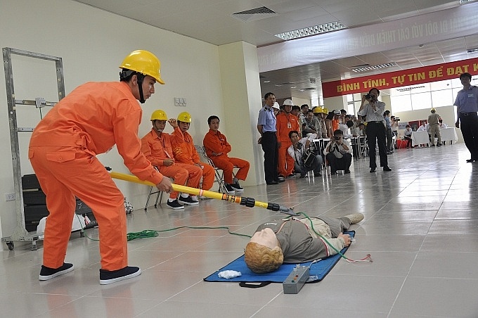 An toàn vệ sinh viên phải gương mẫu chấp hành các yêu cầu về ATVSLĐ An toàn vệ sinh viên phải gương mẫu chấp hành các yêu cầu về ATVSLĐ