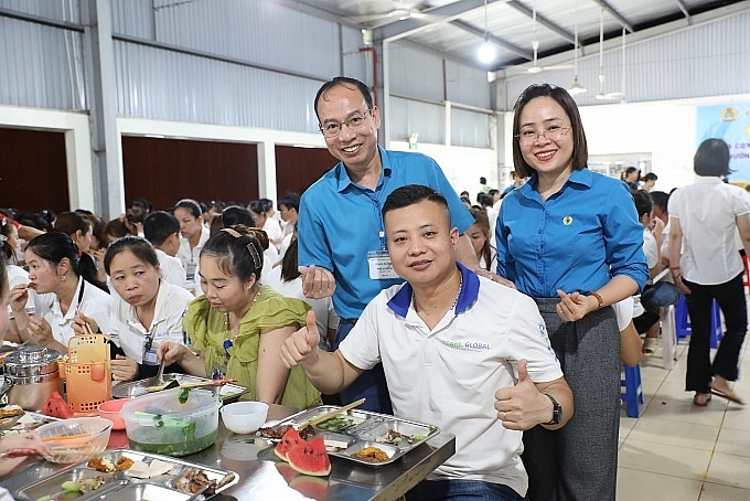 Tổng LĐLĐ Việt Nam đề xuất phương án giao biên chế 5.899 cán bộ công đoàn chuyên trách Tổng LĐLĐ Việt Nam đề xuất phương án giao biên chế 5.899 cán bộ công đoàn chuyên trách