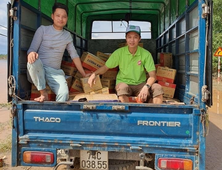 Thầy giáo Ngô Duy Hưng - người cõng sách lên núi Thầy giáo Ngô Duy Hưng - người cõng sách lên núi