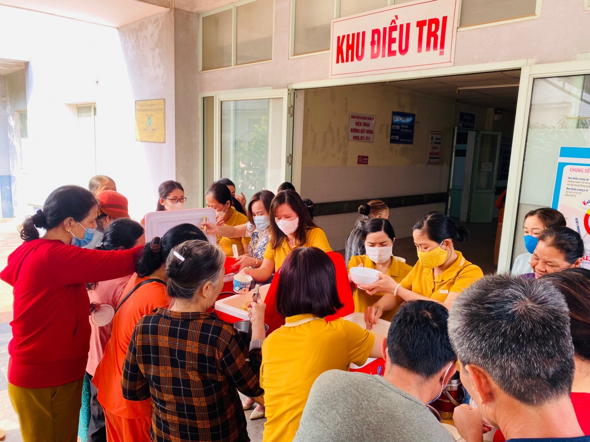 Cô giáo Lê Thị Hoa - chủ tịch công đoàn cơ sở gương mẫu, gần gũi