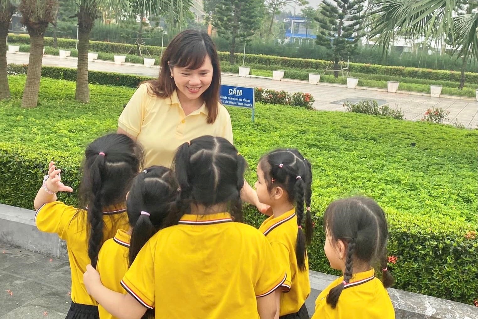 Cô giáo Lê Thị Hoa - chủ tịch công đoàn cơ sở gương mẫu, gần gũi