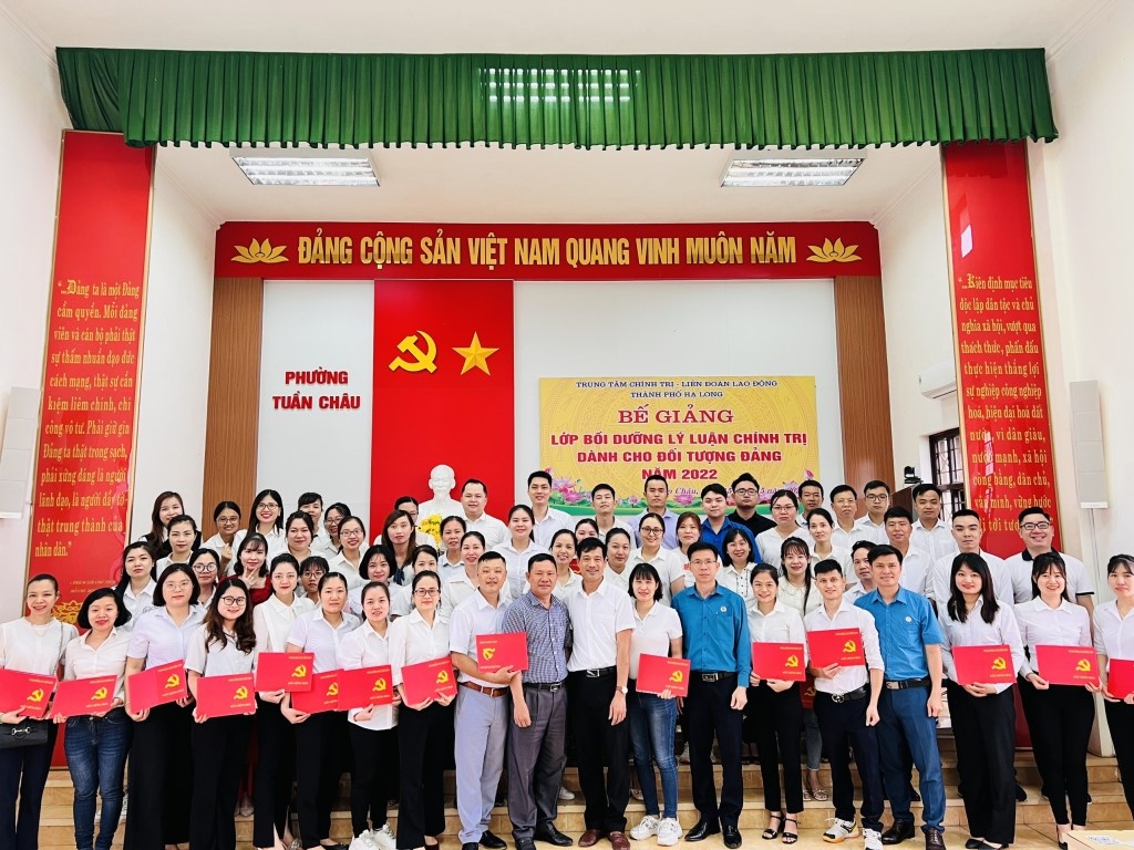 Phát hiện, xây dựng những điển hình, nhân tố phát triển Đảng