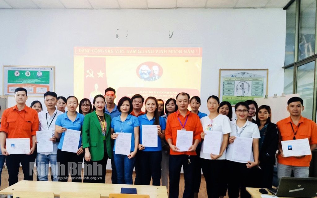 Phát hiện, xây dựng những điển hình, nhân tố phát triển Đảng