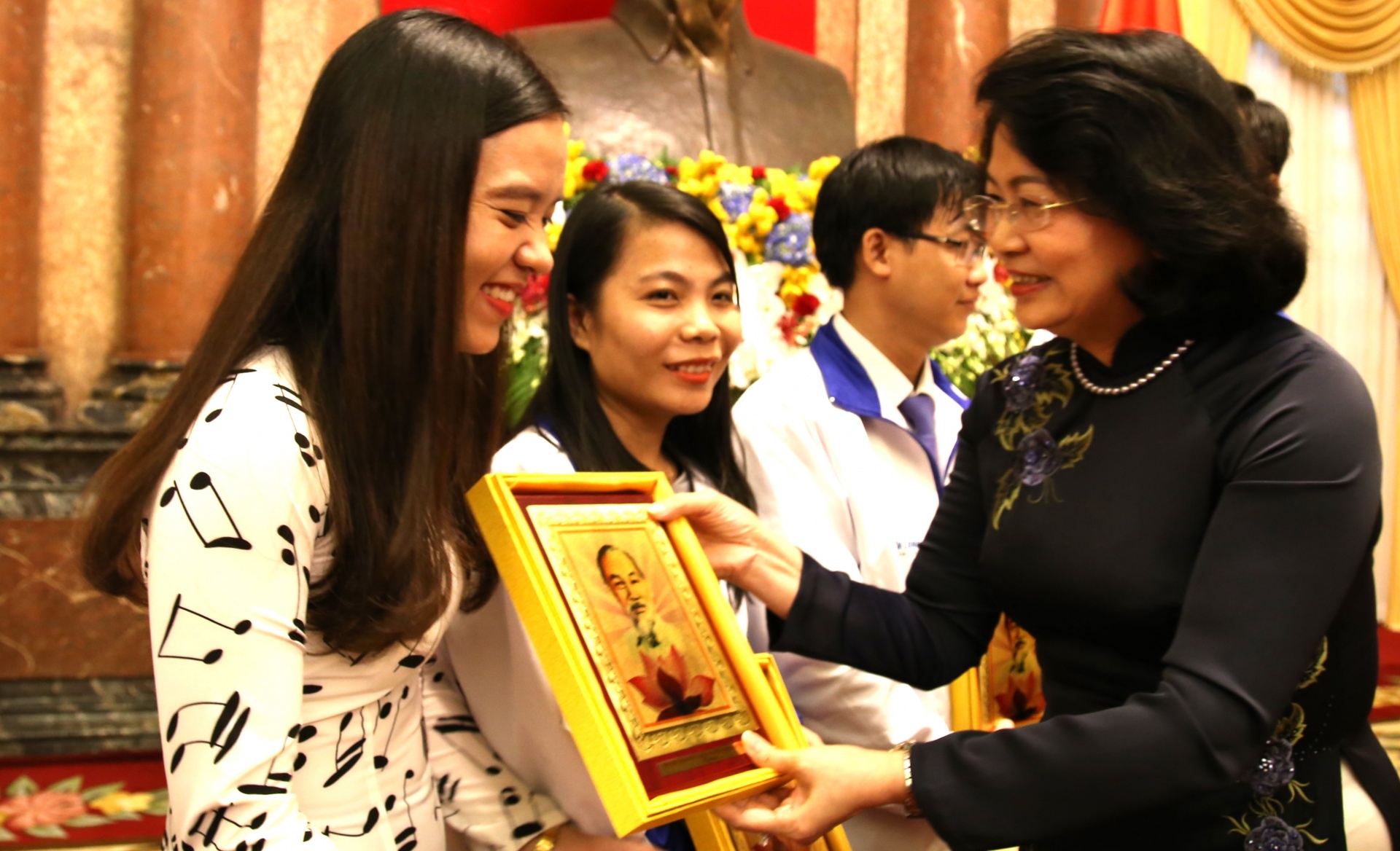 Người mang lớp học 