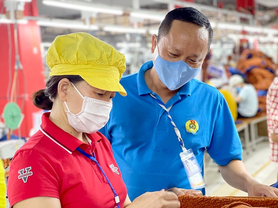 Cán bộ công đoàn vừa mừng vừa lo khi lương cơ sở tăng từ 1/7 Cán bộ công đoàn vừa mừng vừa lo khi lương cơ sở tăng từ 1/7