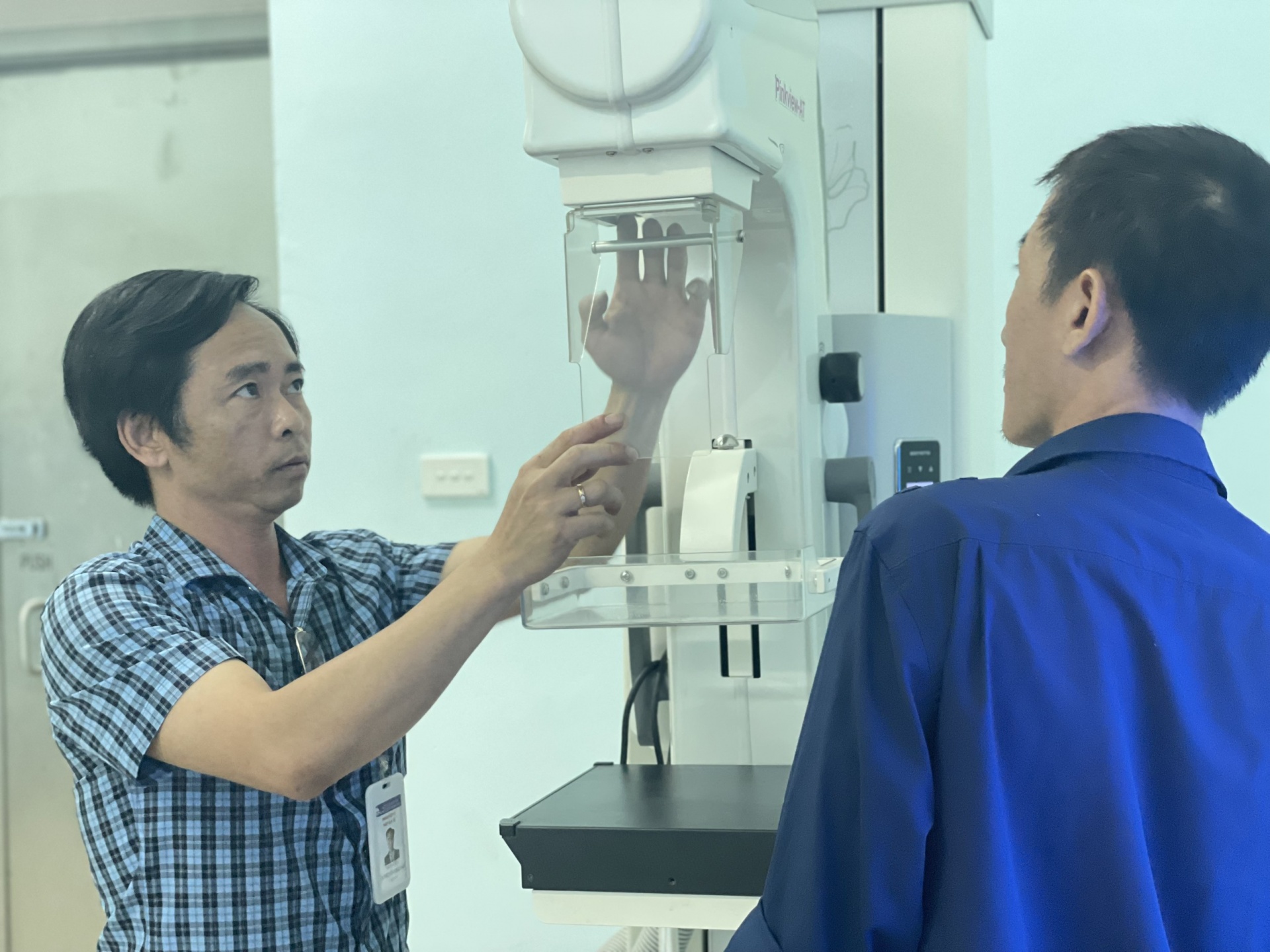 Cán bộ y tế say mê sáng tạo vì sức khỏe nhân dân