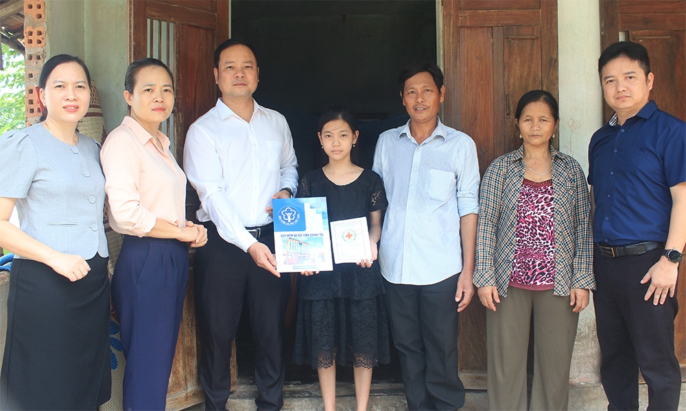 Công đoàn Bảo hiểm xã hội tỉnh Quảng Trị: trao nhân ái, lan tỏa yêu thương Công đoàn Bảo hiểm xã hội tỉnh Quảng Trị: trao nhân ái, lan tỏa yêu thương