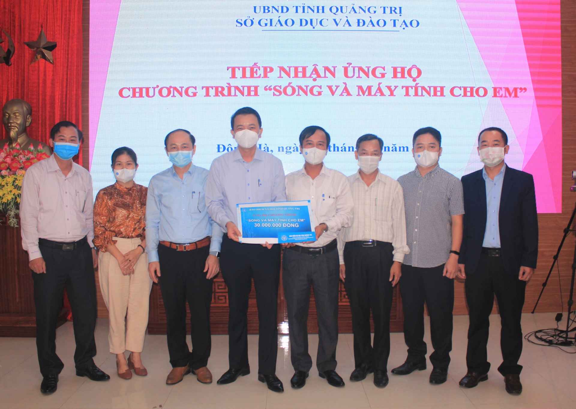 Công đoàn Bảo hiểm xã hội tỉnh Quảng Trị: trao nhân ái, lan tỏa yêu thương Công đoàn Bảo hiểm xã hội tỉnh Quảng Trị: trao nhân ái, lan tỏa yêu thương