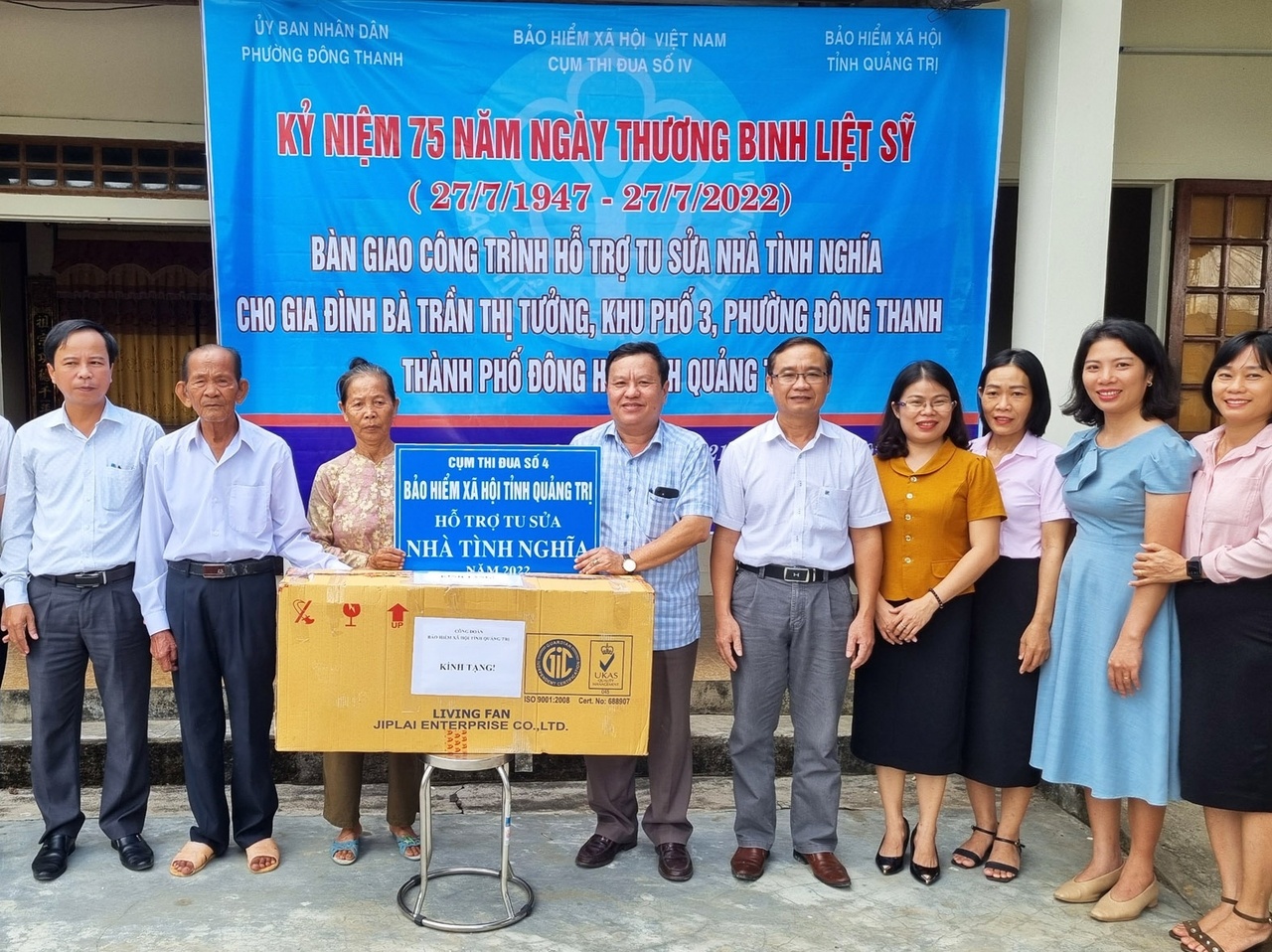 Công đoàn Bảo hiểm xã hội tỉnh Quảng Trị: trao nhân ái, lan tỏa yêu thương Công đoàn Bảo hiểm xã hội tỉnh Quảng Trị: trao nhân ái, lan tỏa yêu thương