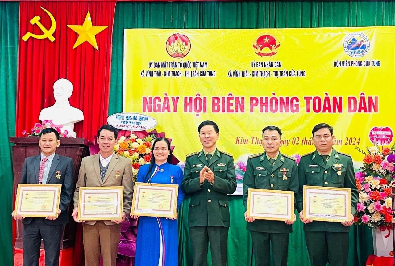 Bông sen hồng đất Vĩnh