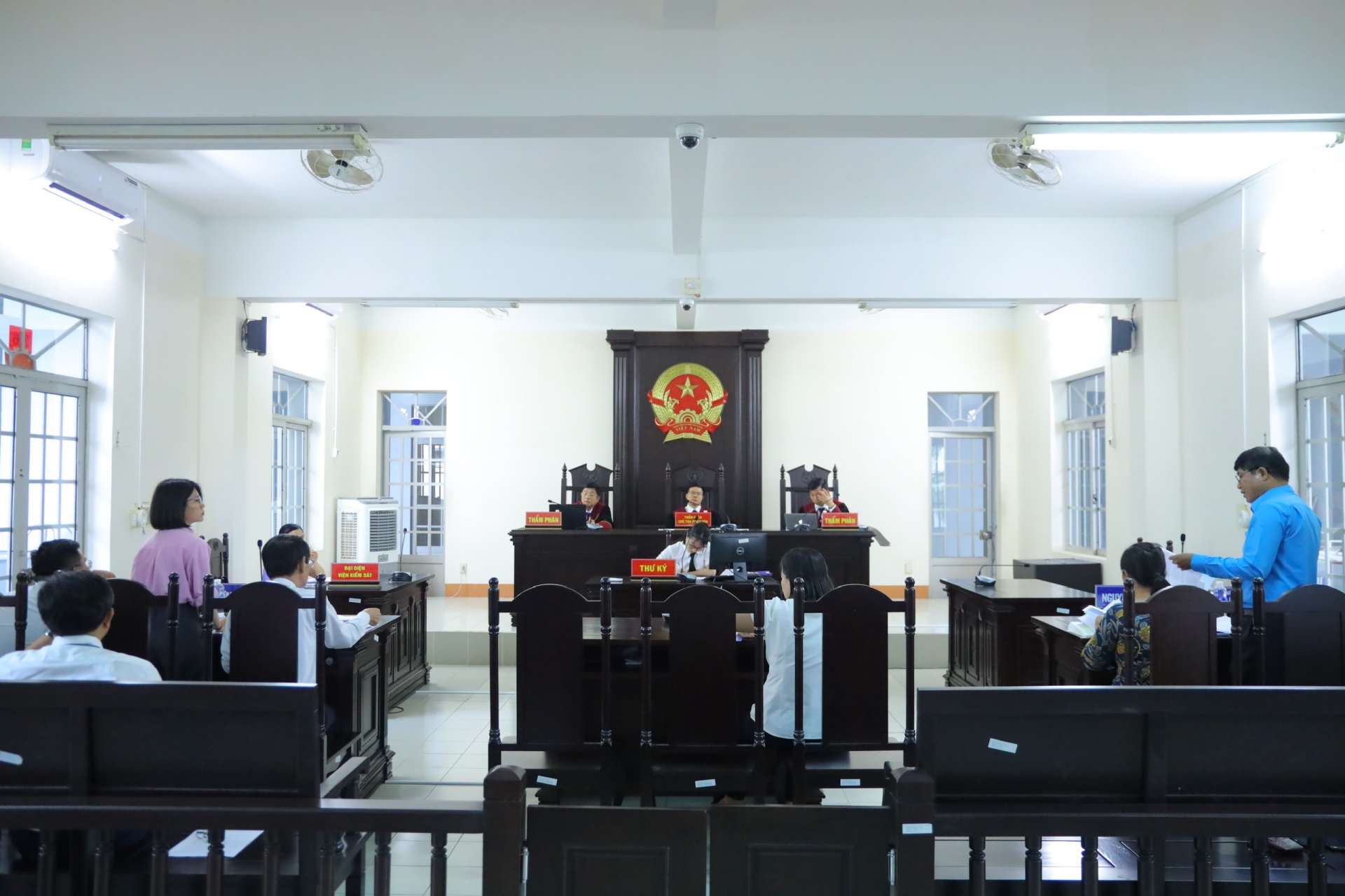 Vụ người lao động thắng kiện hơn 725 triệu: Vì sao Tòa phúc thẩm tạm ngừng? Vụ người lao động thắng kiện hơn 725 triệu: Vì sao Tòa phúc thẩm tạm ngừng?