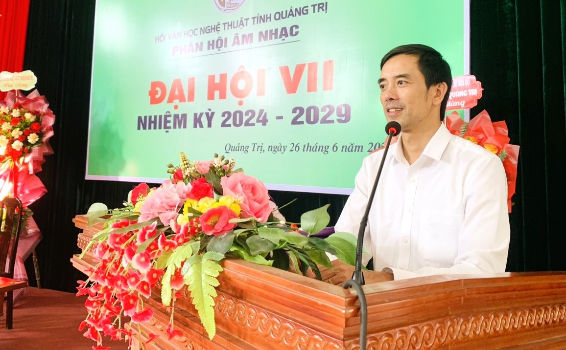 Ngân lên những nốt nhạc từ một trái tim nhiệt huyết và đam mê Ngân lên những nốt nhạc từ một trái tim nhiệt huyết và đam mê