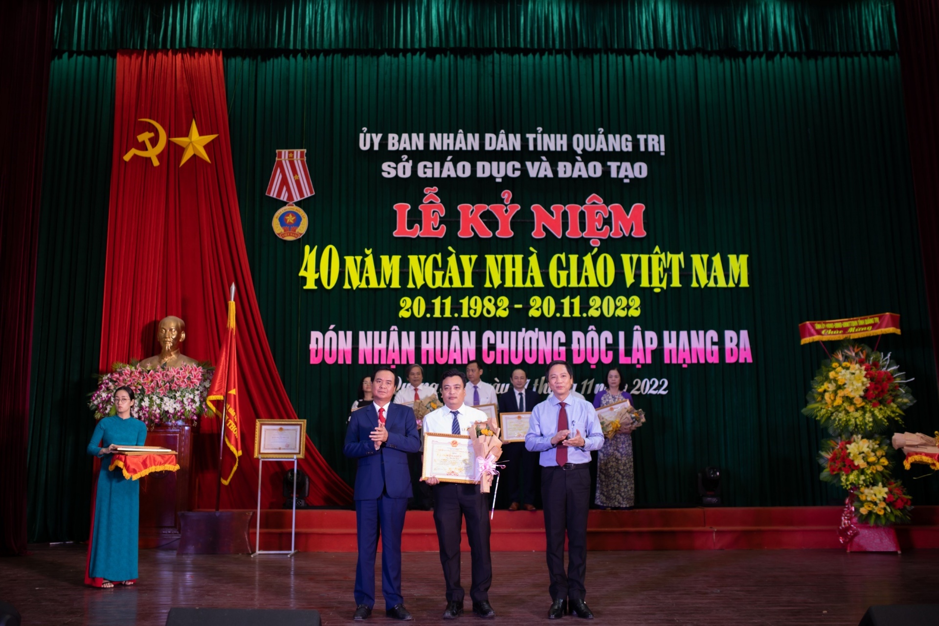 Tấm gương người thầy giáo tận tụy, cán bộ công đoàn mẫu mực
