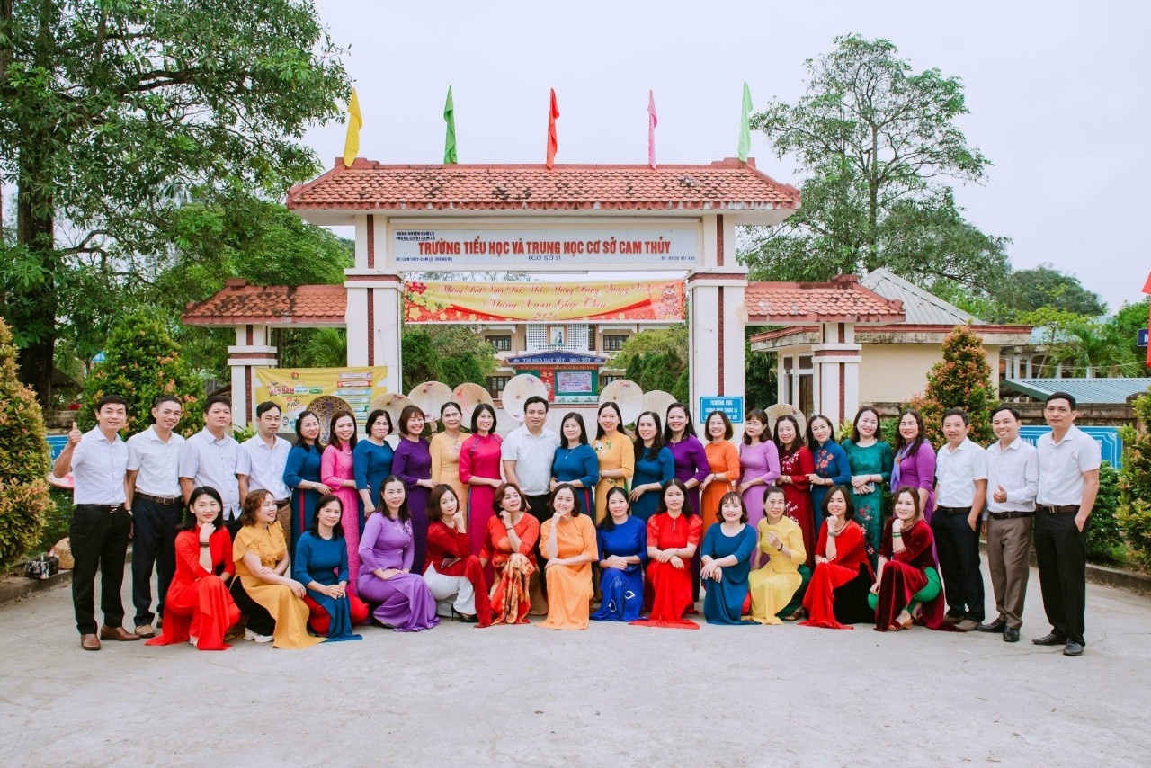 Tấm gương người thầy giáo tận tụy, cán bộ công đoàn mẫu mực