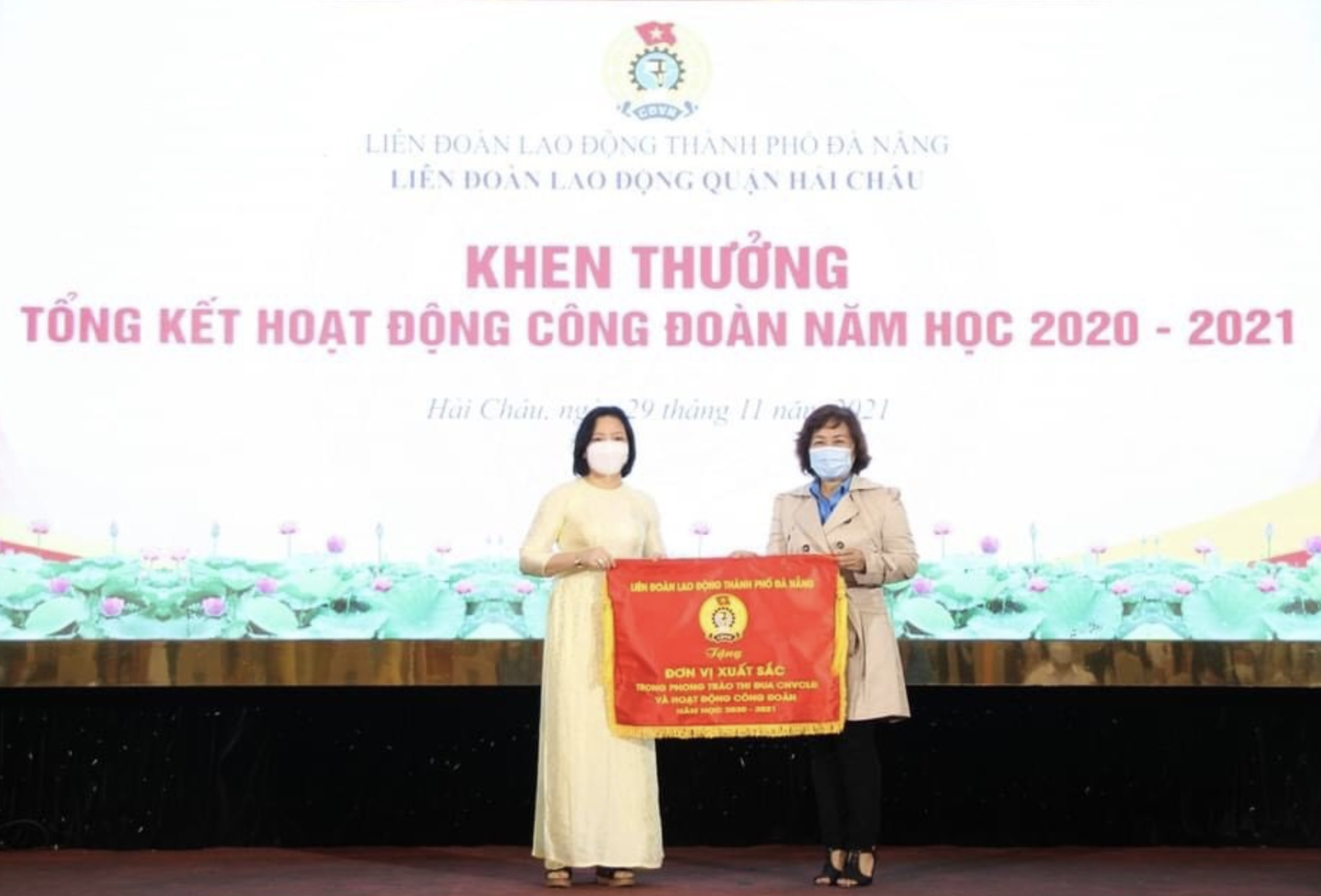 Công đoàn trường THCS Tây Sơn nhiều năm liền nhận được khen thưởng là đơn vị xuất sắc.