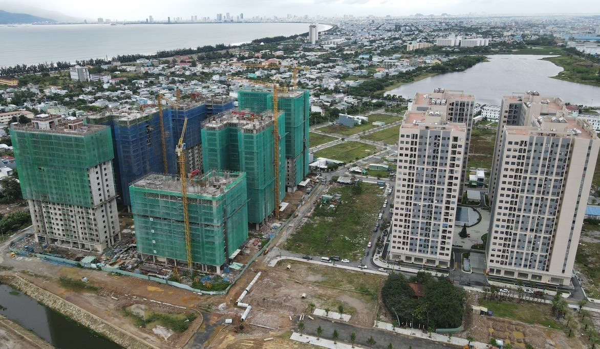 Thành phố đang đầu tư và kêu gọi đầu tư xây dựng nhiều chung cư xã hội, mang đến hàng nghìn căn hộ chất lượng với giá ưu đãi cho người lao động. Thành phố đang đầu tư và kêu gọi đầu tư xây dựng nhiều chung cư xã hội, mang đến hàng nghìn căn hộ chất lượng với giá ưu đãi cho người lao động.