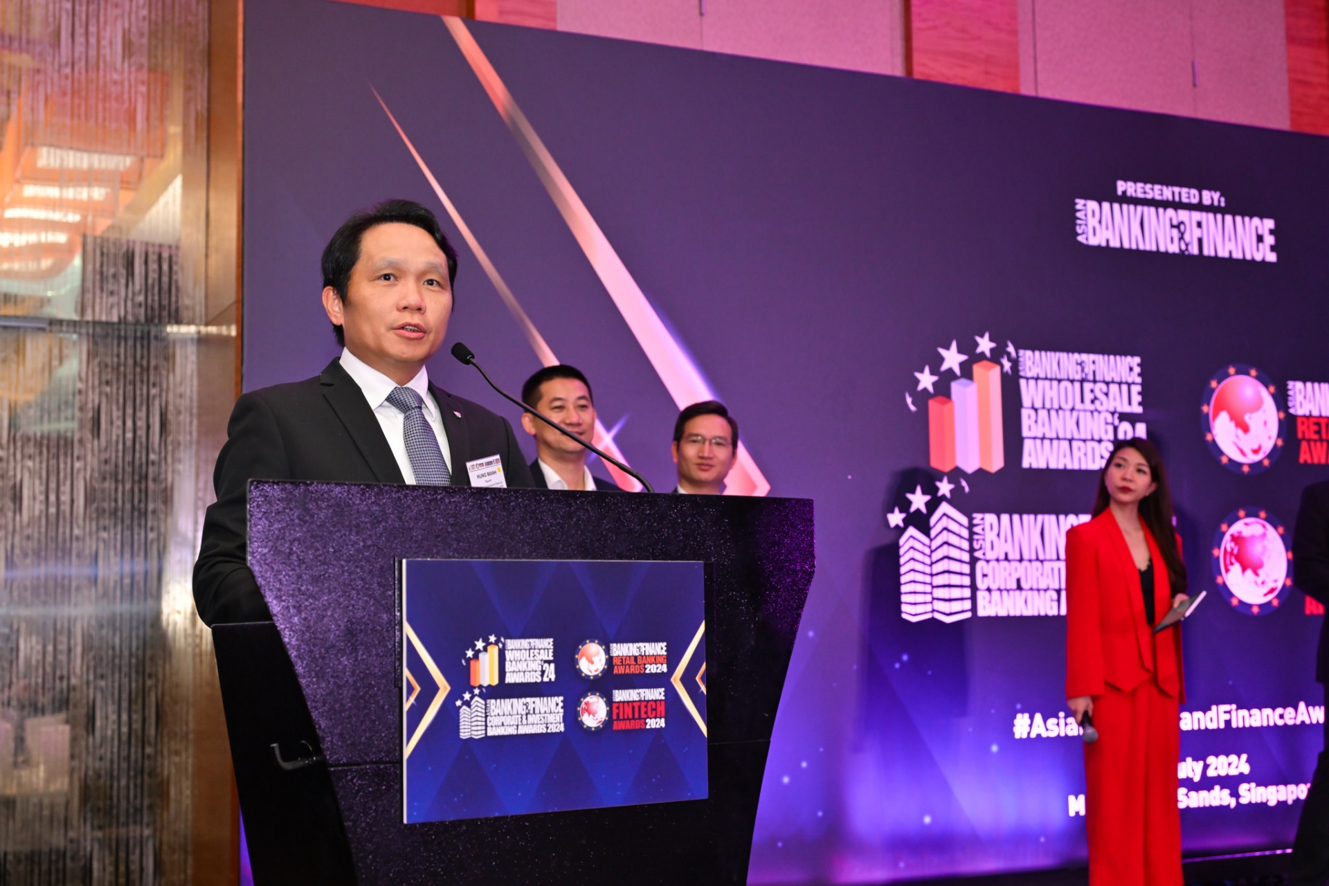 Ông Nguyễn Mạnh Hùng - Thành viên HĐQT Vietcombank phát biểu tại Lễ trao giải ABF 2024 Ông Nguyễn Mạnh Hùng - Thành viên HĐQT Vietcombank phát biểu tại Lễ trao giải ABF 2024