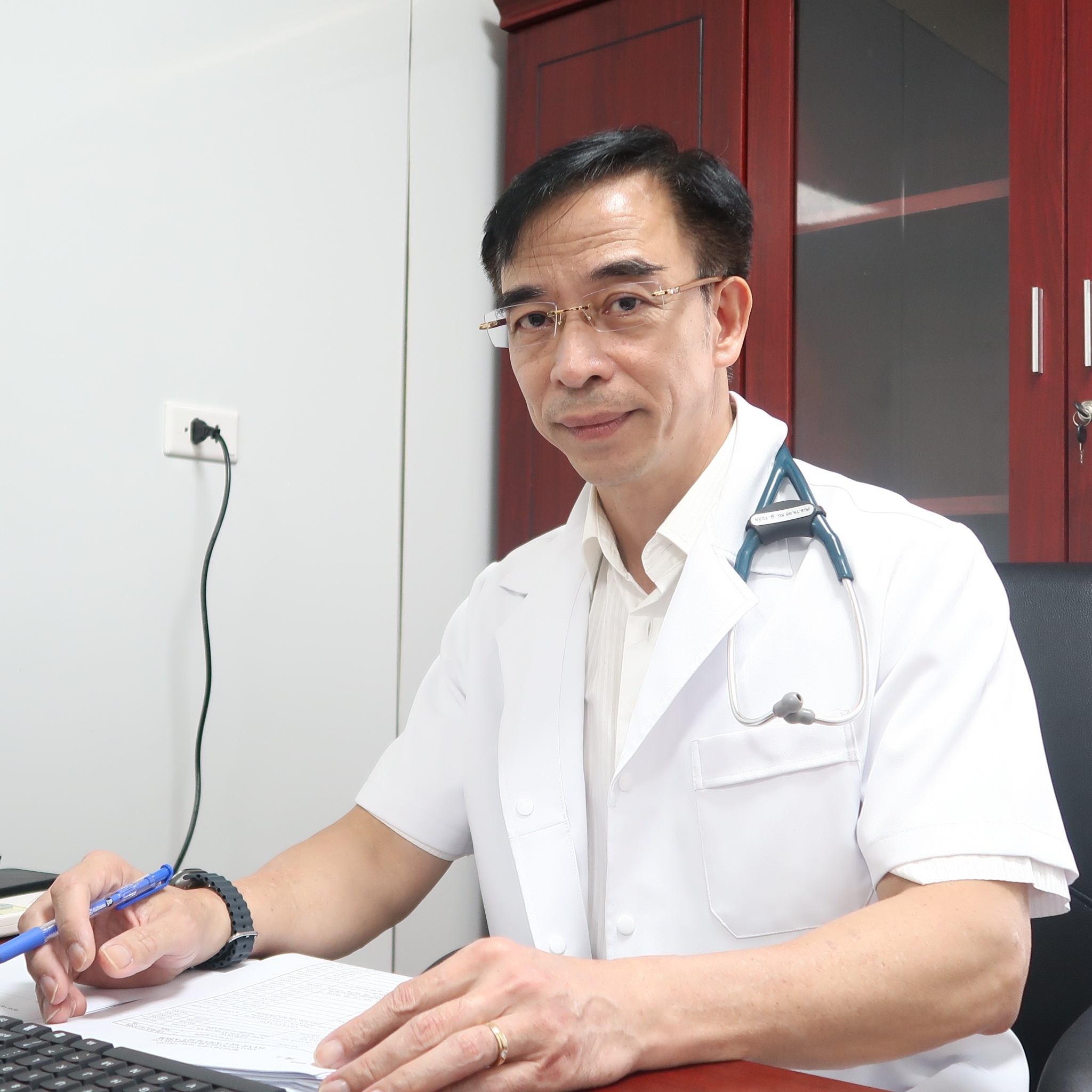 Bác sĩ Nguyễn Quang Tuấn - Tuấn "Tim" lại khoác áo blouse: "Và con tim đã vui trở lại!"