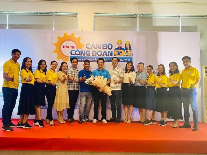 Người thầy giáo truyền lửa yêu thương