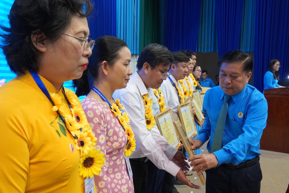 Long An: Tuyên dương 300 công nhân lao động giỏi trong mọi lĩnh vực
