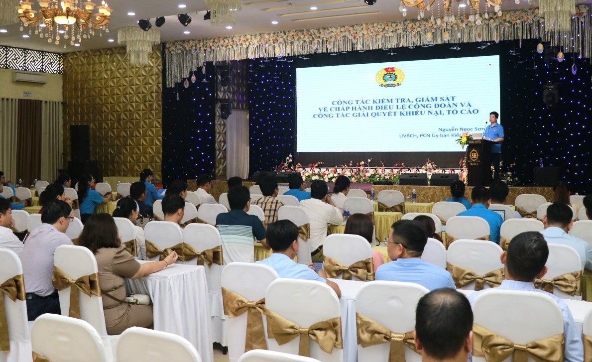 Chú trọng xây dựng đội ngũ công đoàn cơ sở ngoài nhà nước để đáp ứng tình hình mới
