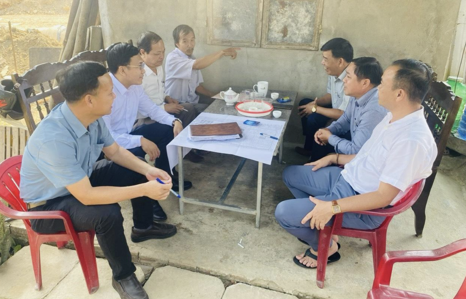 Công đoàn cơ sở cơ quan xã Hòa Liên đồng hành cùng nhân dân xây dựng nông thôn mới