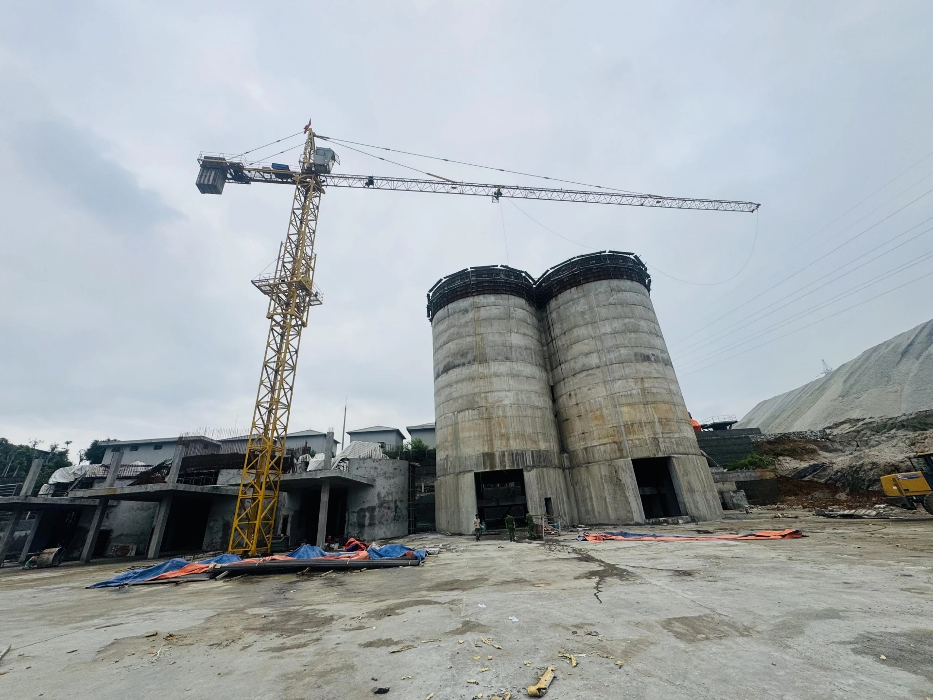 Khởi tố để điều tra; khẩn trương khắc phục hậu quả vụ TNLĐ đặc biệt nghiêm trọng tại Tằng Loỏng Khởi tố để điều tra; khẩn trương khắc phục hậu quả vụ TNLĐ đặc biệt nghiêm trọng tại Tằng Loỏng