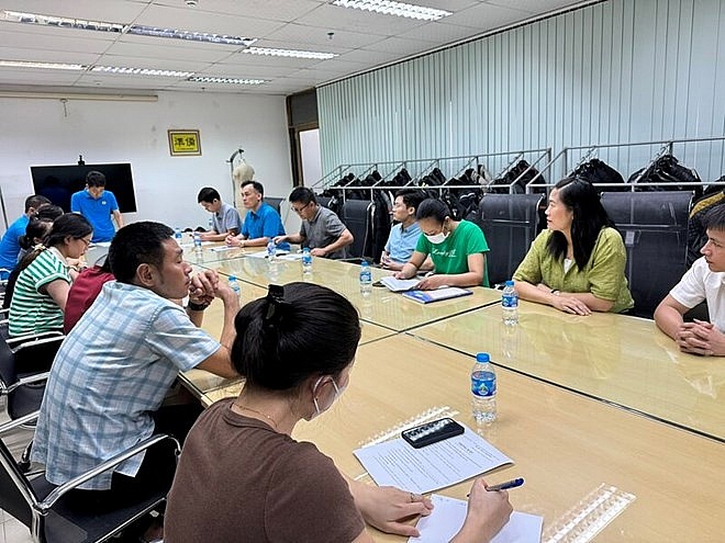 Không đồng tình Giám đốc xưởng tự quyết định sản lượng của các tổ khi lương tăng