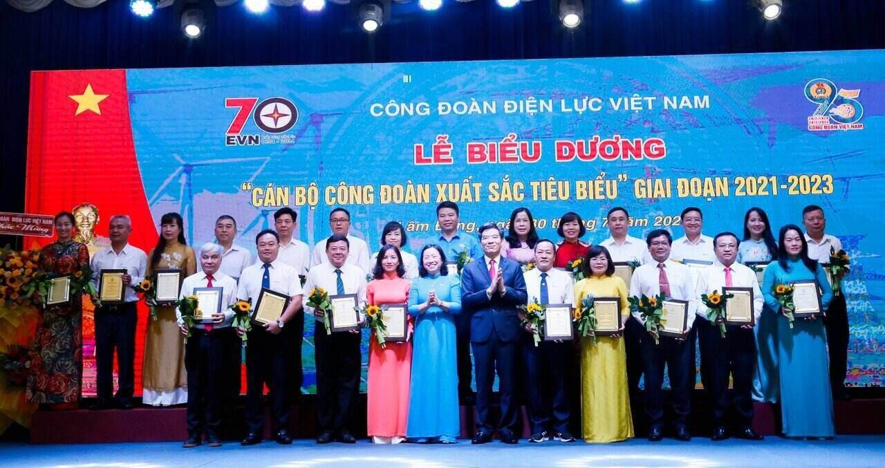 Công đoàn Điện lực Việt Nam thi đua 