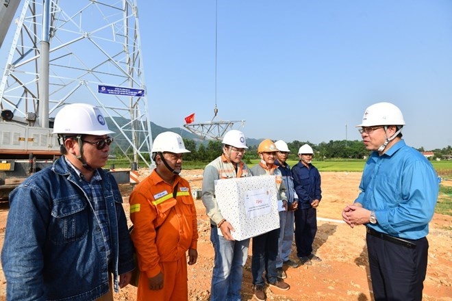 Công đoàn Điện lực Việt Nam thi đua 