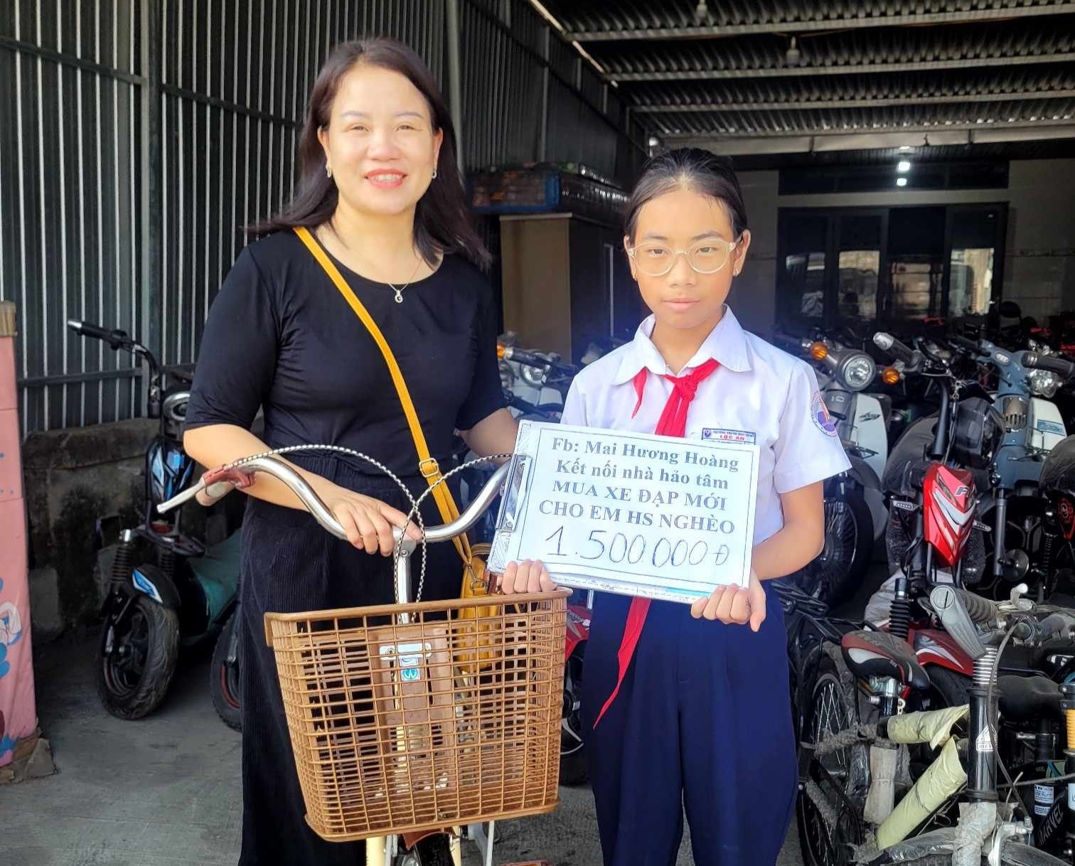 Hoàng Thị Mai Hương - cô giáo chăm làm việc thiện nguyện Hoàng Thị Mai Hương - cô giáo chăm làm việc thiện nguyện