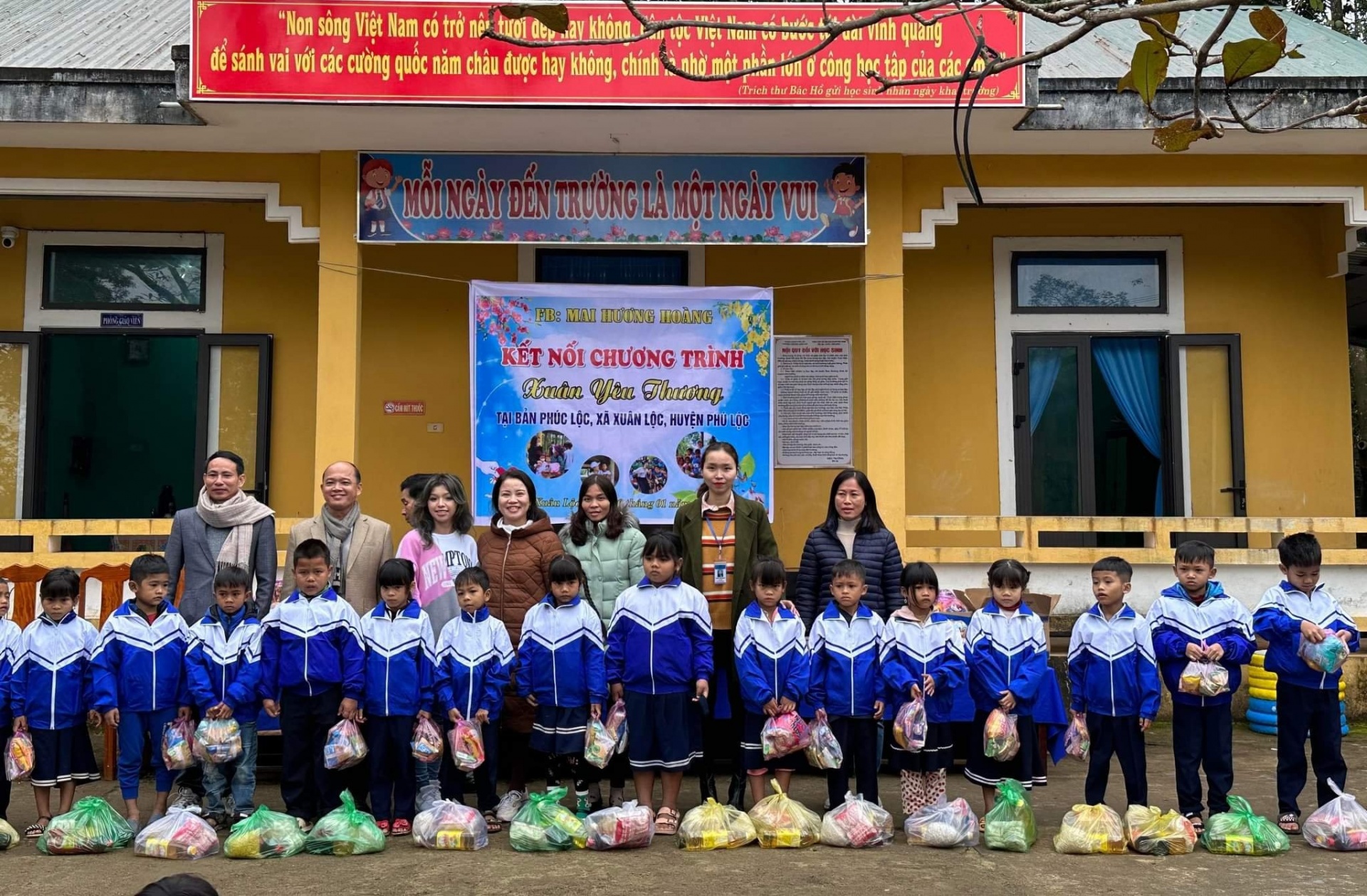 Hoàng Thị Mai Hương - cô giáo chăm làm việc thiện nguyện Hoàng Thị Mai Hương - cô giáo chăm làm việc thiện nguyện