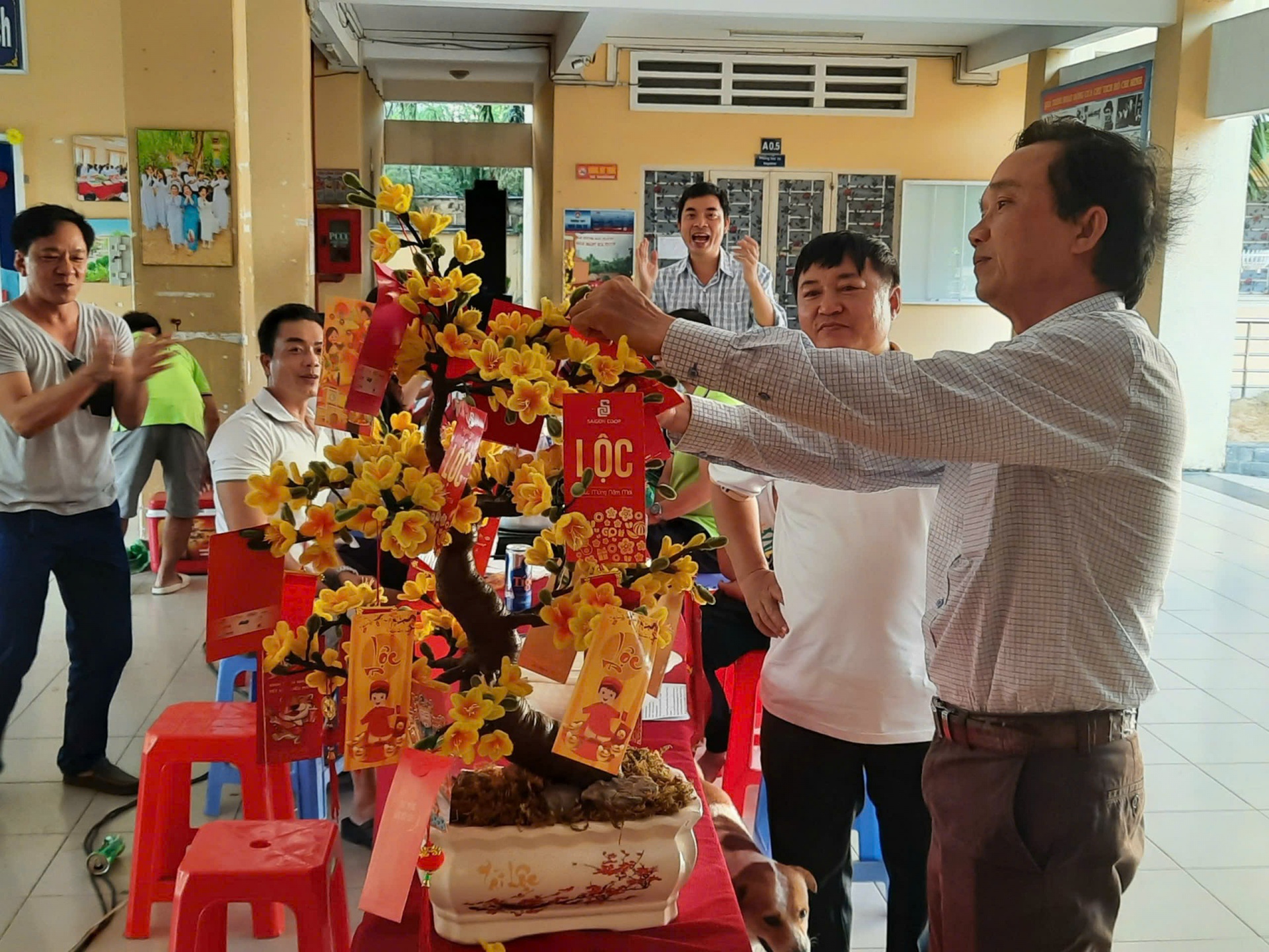Những việc làm nhân văn của Công đoàn Trường THPT Ngô Gia Tự Những việc làm nhân văn của Công đoàn Trường THPT Ngô Gia Tự
