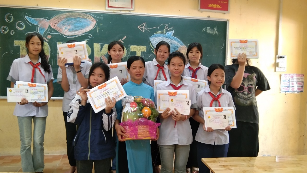 Hạnh phúc dưới mái ấm Công đoàn Trường THCS Hòa Phú Hạnh phúc dưới mái ấm Công đoàn Trường THCS Hòa Phú