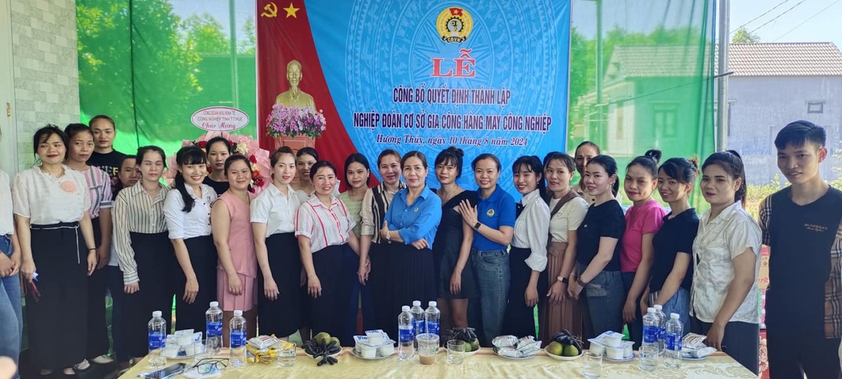 Thợ cắt tóc, thợ may và giáo viên tư thục vào nghiệp đoàn Thợ cắt tóc, thợ may và giáo viên tư thục vào nghiệp đoàn