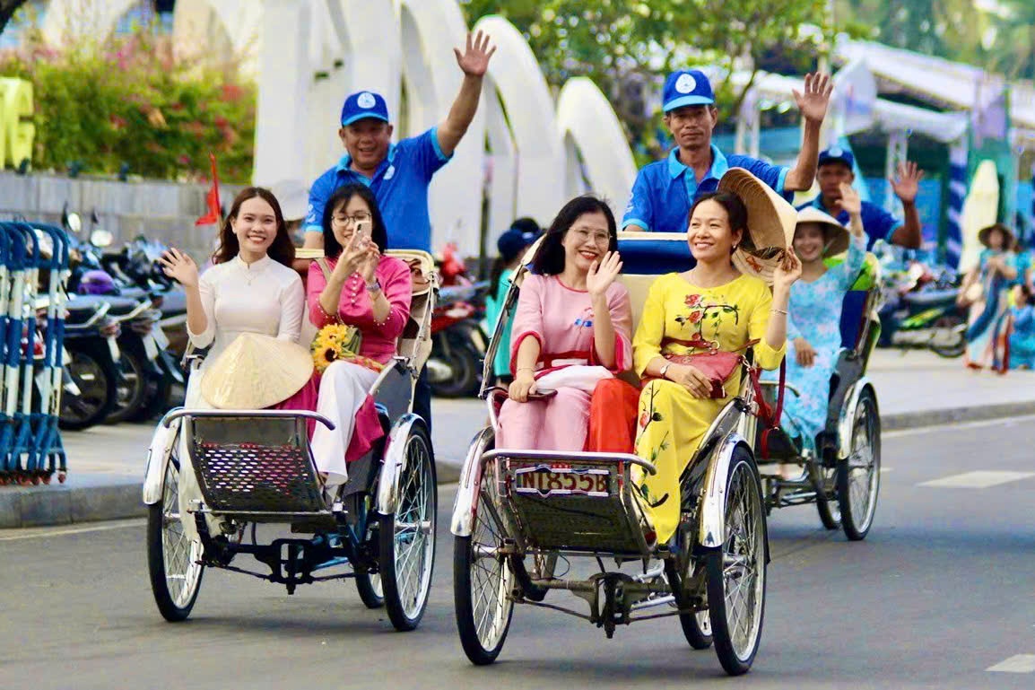 Nghiệp đoàn Xích lô du lịch Nha Trang là điểm tựa vững chắc cho người lao động