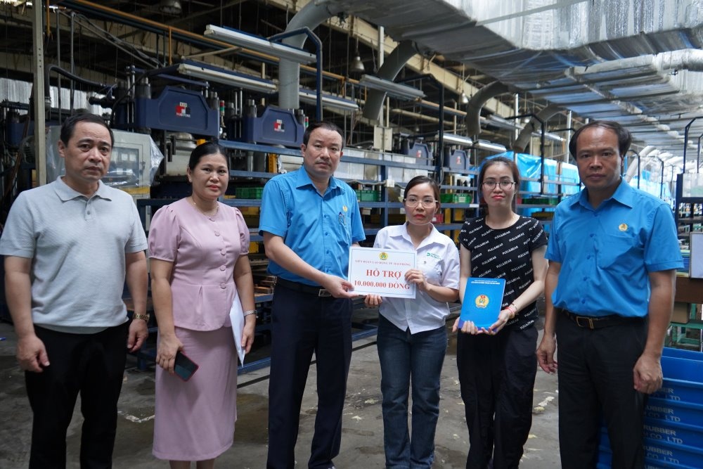 Sau bão Yagi, nhiều nhà xưởng bị nước nhấn chìm, Công đoàn Hải Phòng tập trung hỗ trợ toàn diện