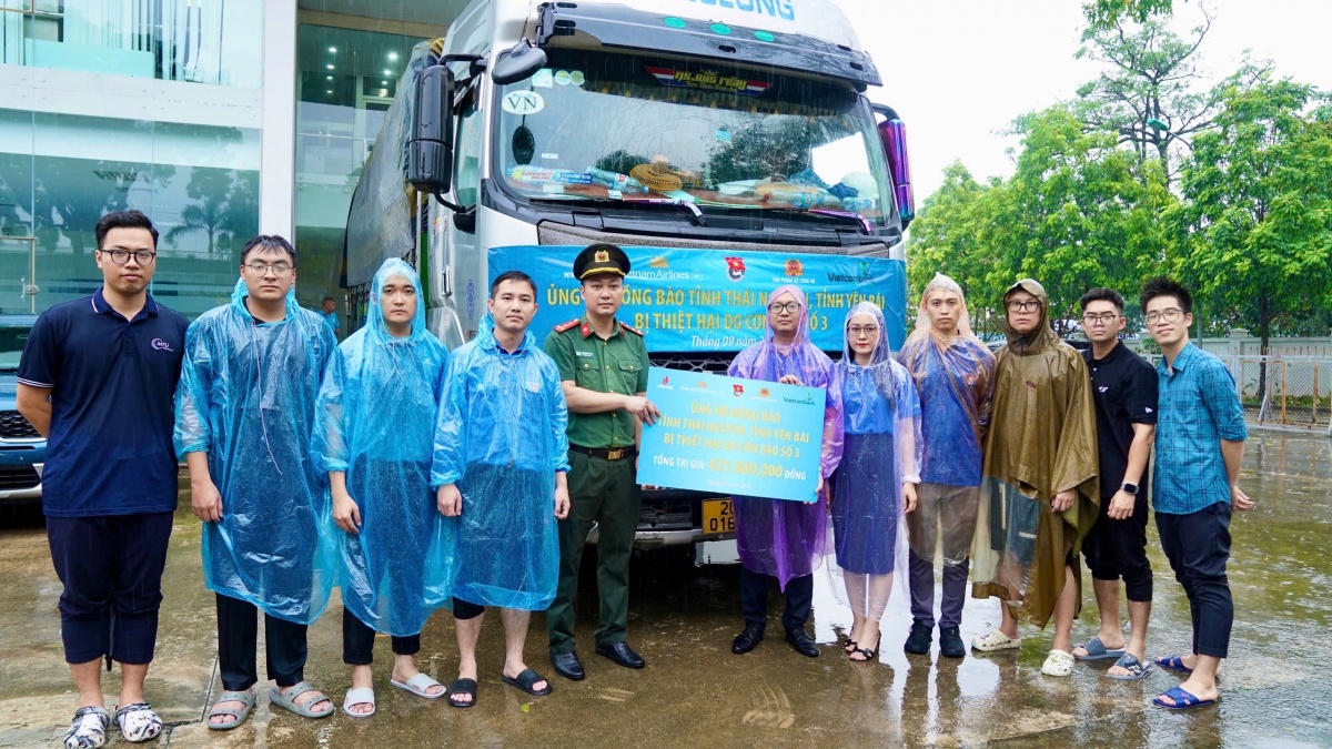 Đoàn viên thanh niên Vietcombank cùng một số đơn vị tham gia hỗ trợ nhân dân các tỉnh Thái Nguyên, Yên Bái Đoàn viên thanh niên Vietcombank cùng một số đơn vị tham gia hỗ trợ nhân dân các tỉnh Thái Nguyên, Yên Bái