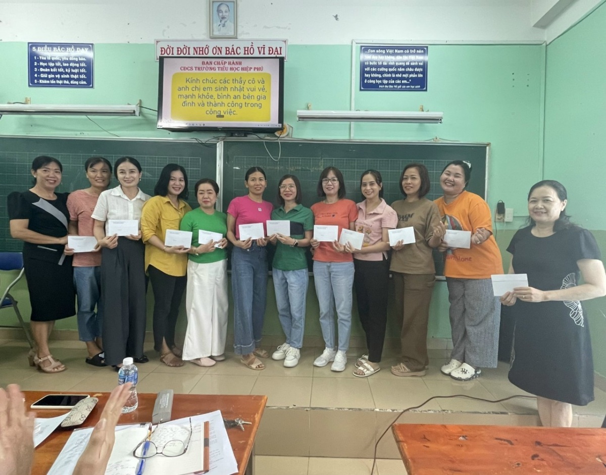 May mắn khi được sống và công tác trong “trường học hạnh phúc”