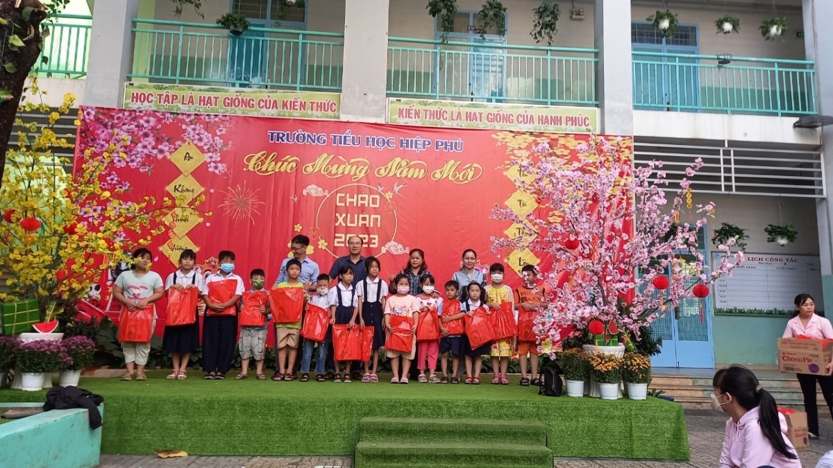 May mắn khi được sống và công tác trong “trường học hạnh phúc”