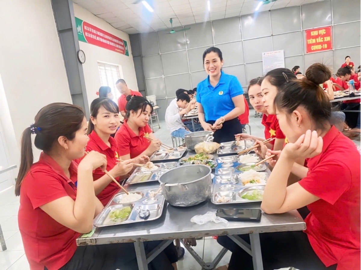 Người “chị cả” của Công đoàn Xí nghiệp Veston Hưng Hà