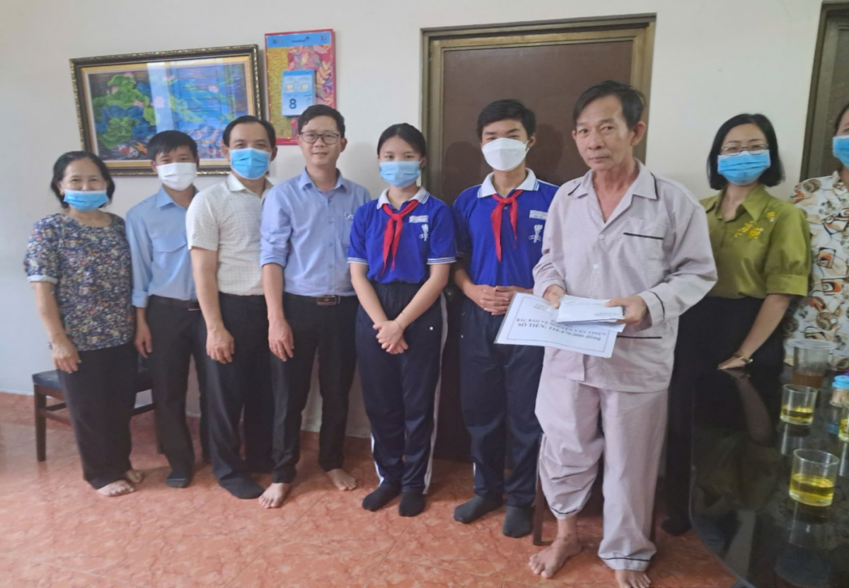 Công đoàn Trường THCS Lý Tự Trọng nỗ lực chăm lo cho đoàn viên nghèo, bệnh tật Công đoàn Trường THCS Lý Tự Trọng nỗ lực chăm lo cho đoàn viên nghèo, bệnh tật