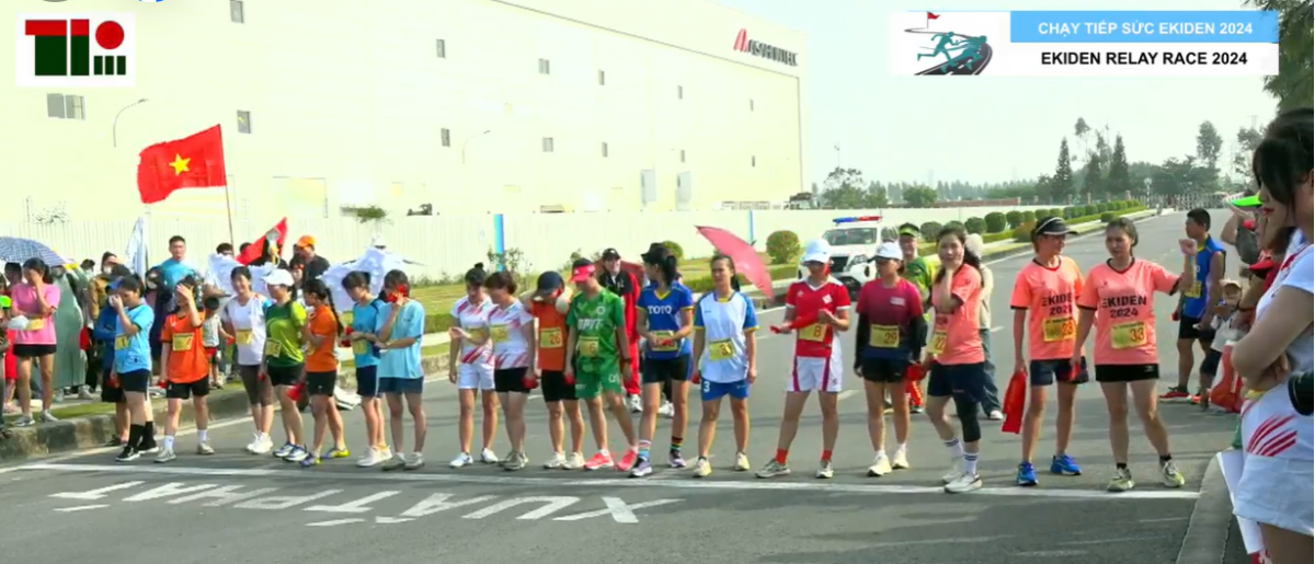 Hàng trăm công nhân tham gia Giải chạy tiếp sức Ekiden lần thứ 2